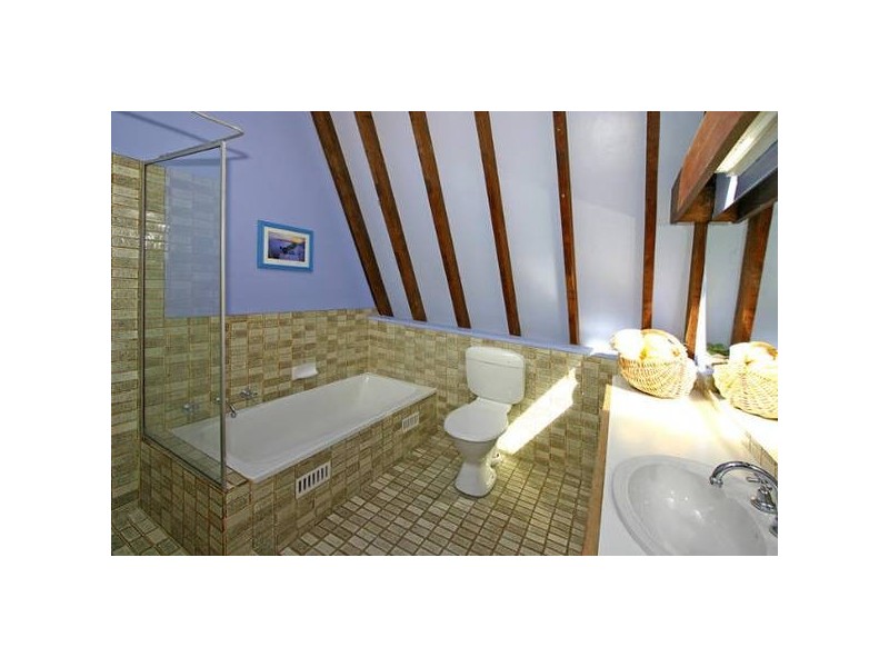 1 Geraldton Place, Yarrawarrah NSW 2233