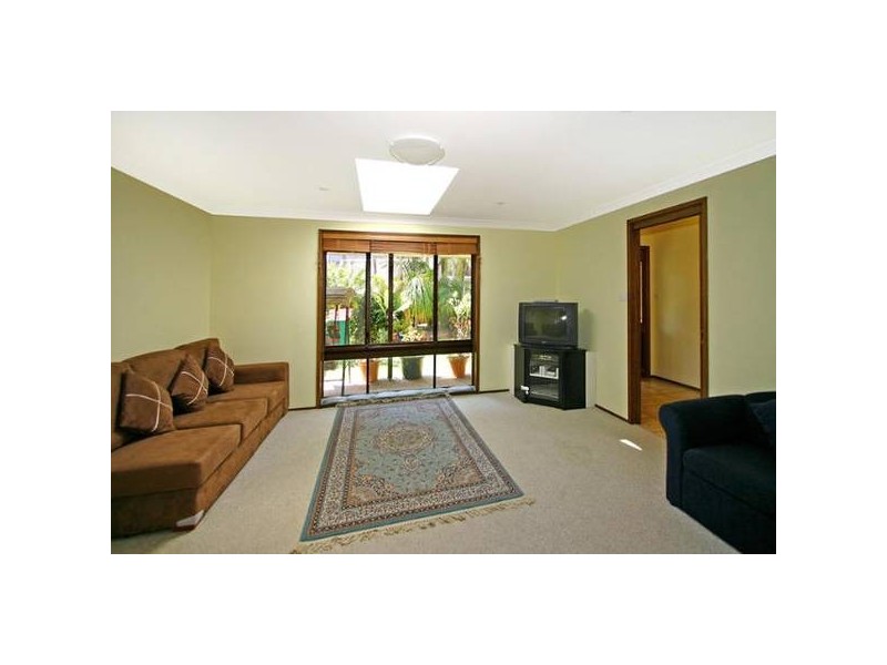 61 Oak Road, Kirrawee NSW 2232