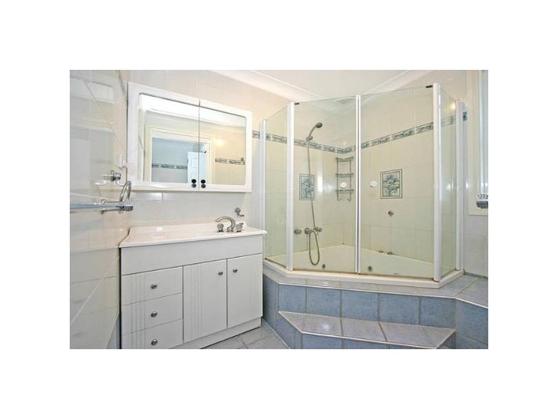 61 Oak Road, Kirrawee NSW 2232