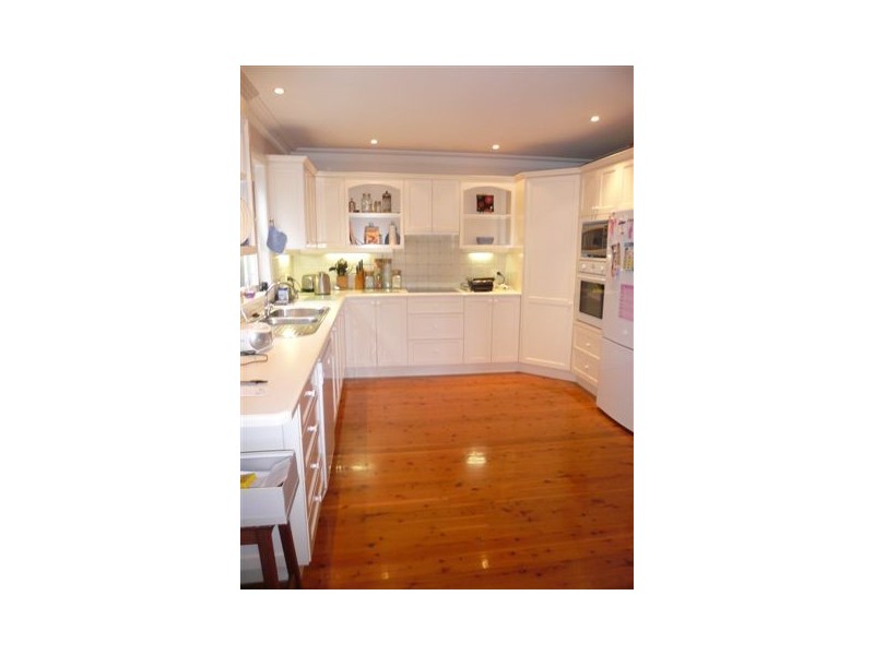 8 Inelgah Road, Como NSW 2226