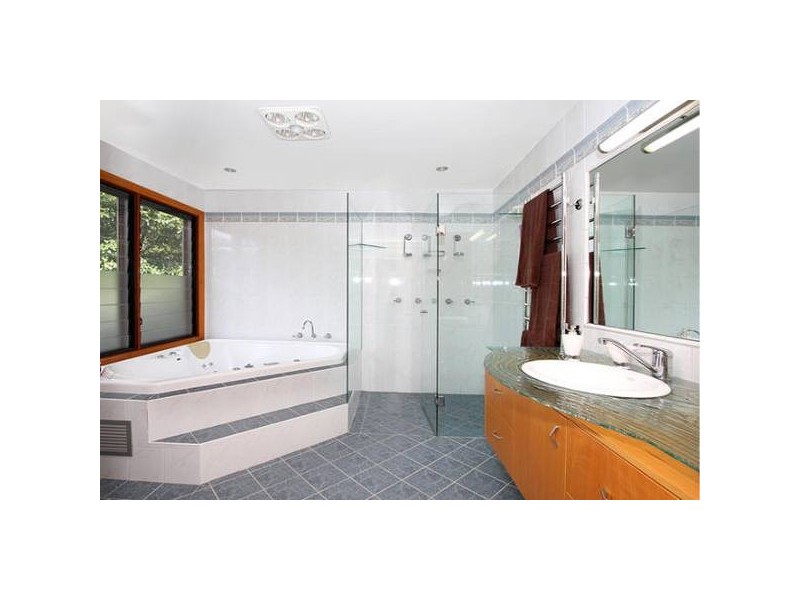 18 Upper Washington Drive, Bonnet Bay NSW 2226