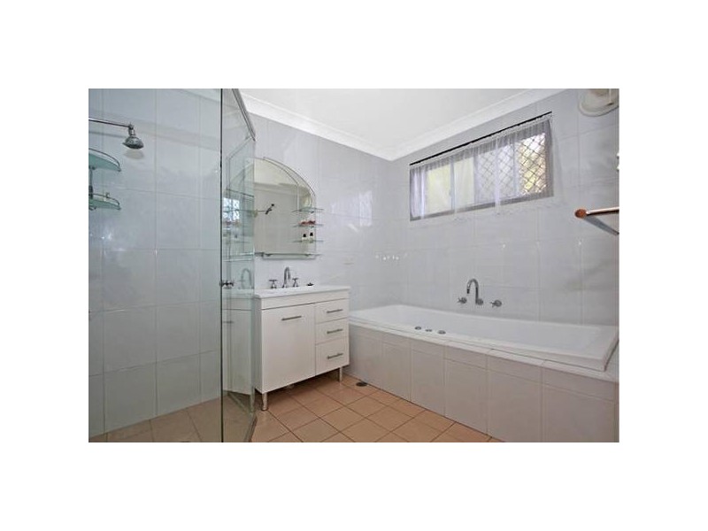 8 Tivoli Esplanade, Como NSW 2226