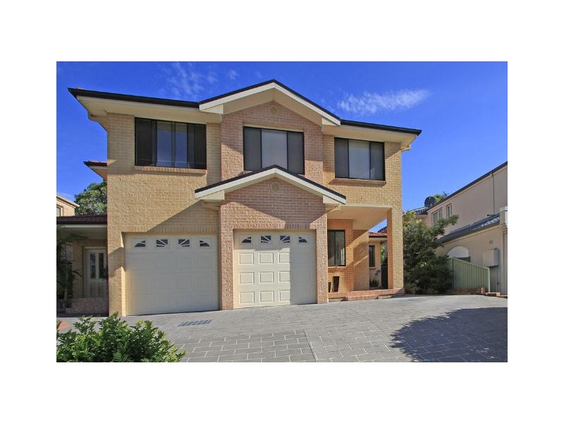 1/12 Yarra Vista Crt, Yarrawarrah NSW 2233