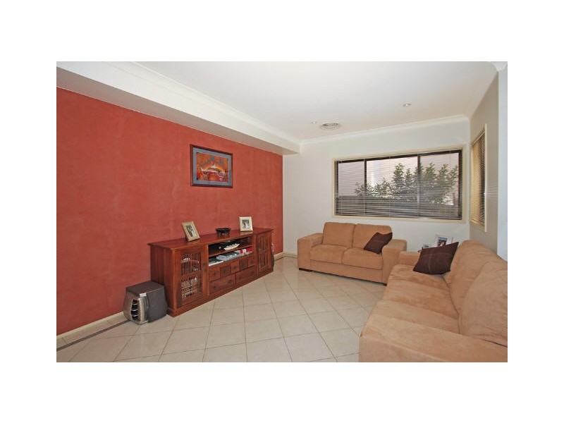 1/12 Yarra Vista Crt, Yarrawarrah NSW 2233