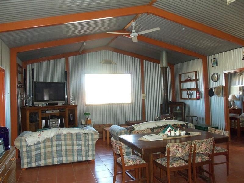 28 Pooncarrie Road, Menindee NSW 2879