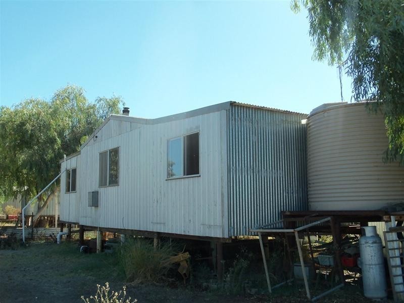 28 Pooncarrie Road, Menindee NSW 2879