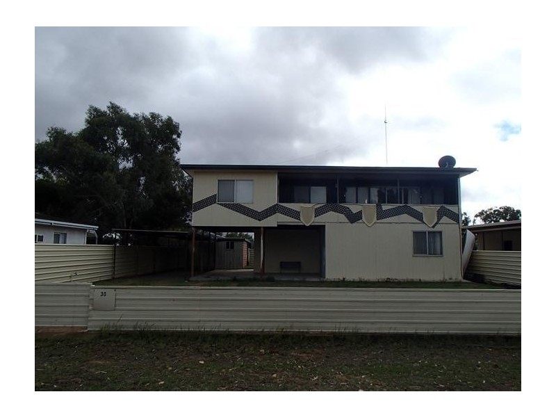 30 Lakeview Avenue, Menindee NSW 2879