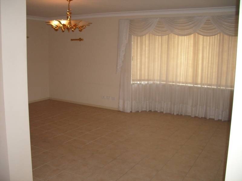 16 Tallowood Gr, Beaumont Hills NSW 2155