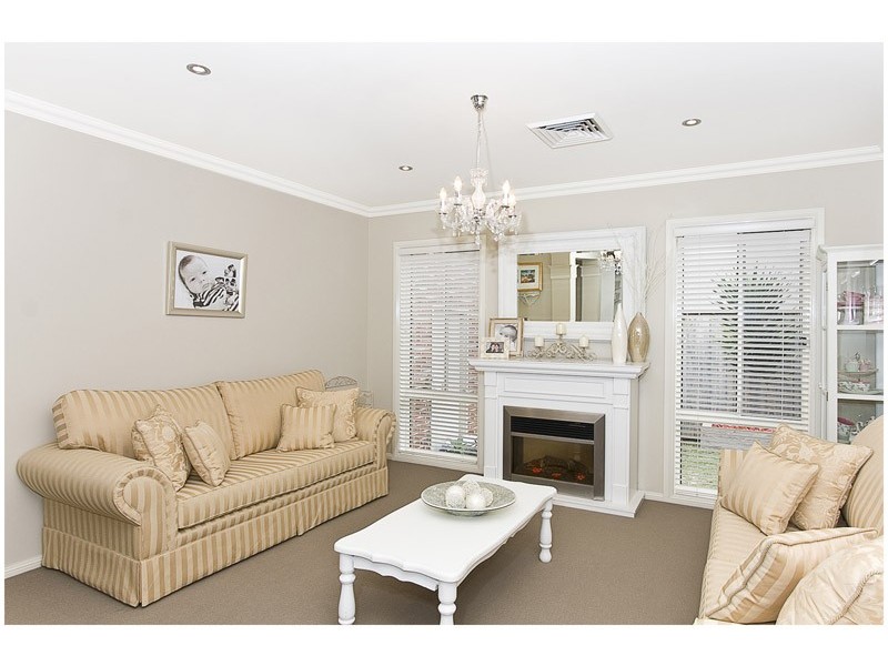 4 Oakwood Pl, Kellyville NSW 2155