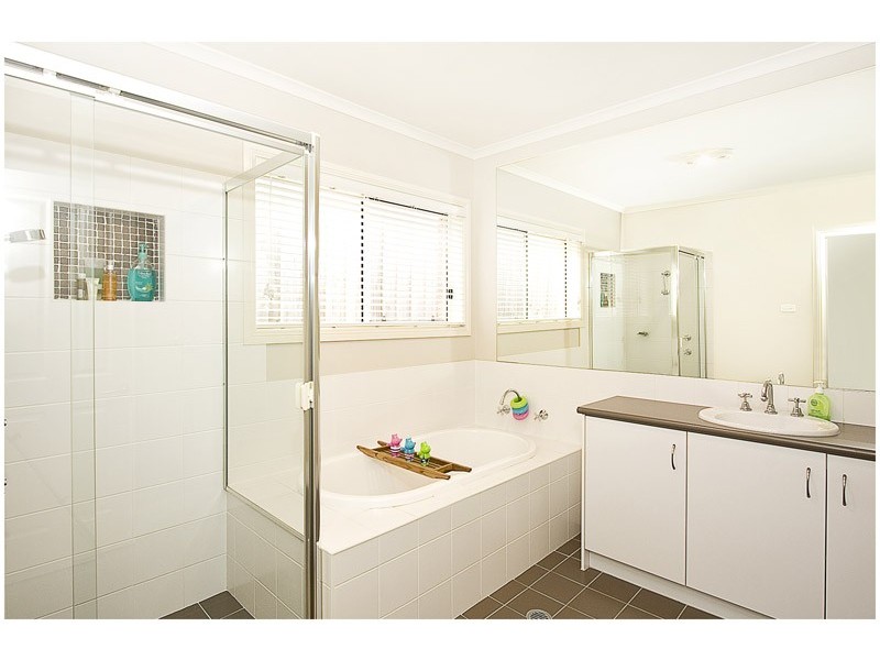 4 Oakwood Pl, Kellyville NSW 2155