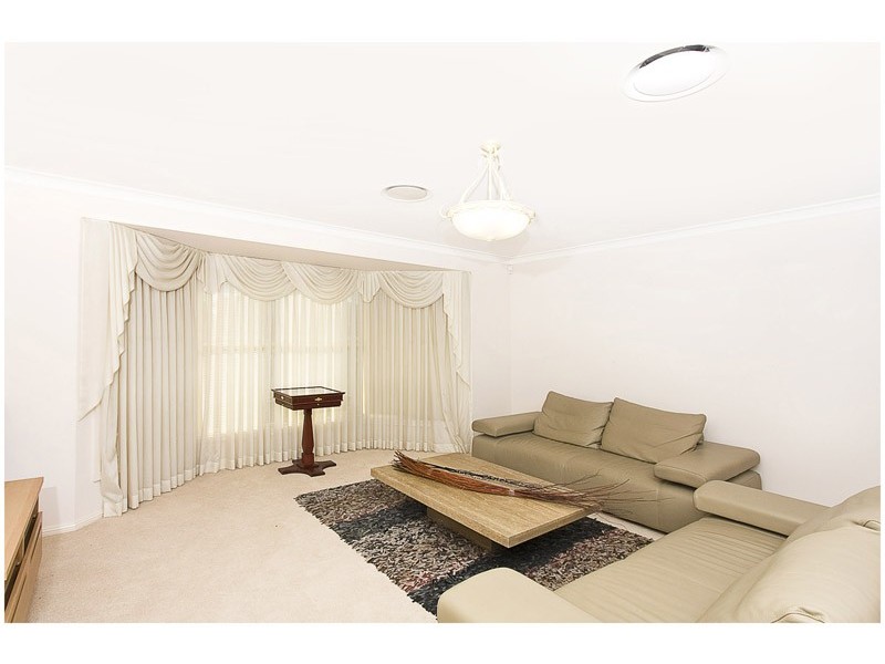 26 Kirkcaldy Cct, Kellyville NSW 2155