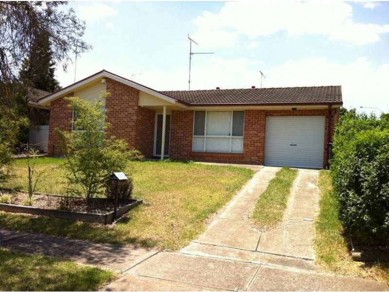 5 Dorrie Place, Quakers Hill NSW 2763