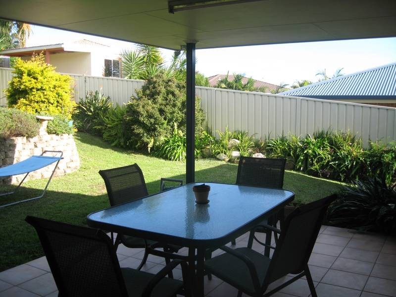 8 Dampier Court, Lake Cathie NSW 2445