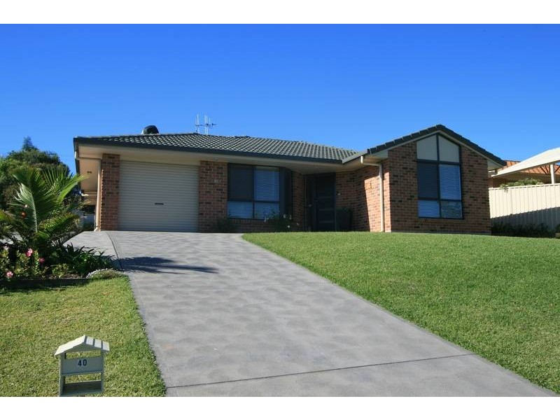 40 Fiona Crescent, Lake Cathie NSW 2445