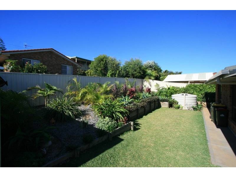 40 Fiona Crescent, Lake Cathie NSW 2445