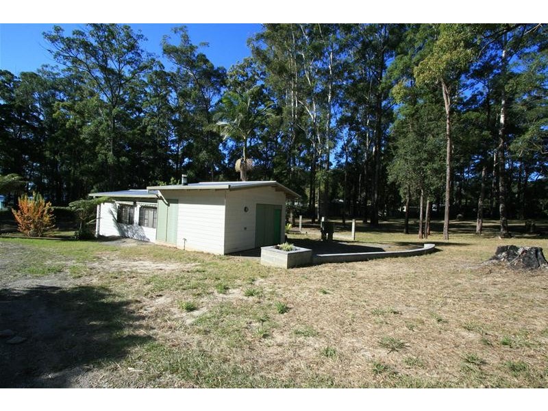 225 Ocean Drive, West Haven NSW 2443