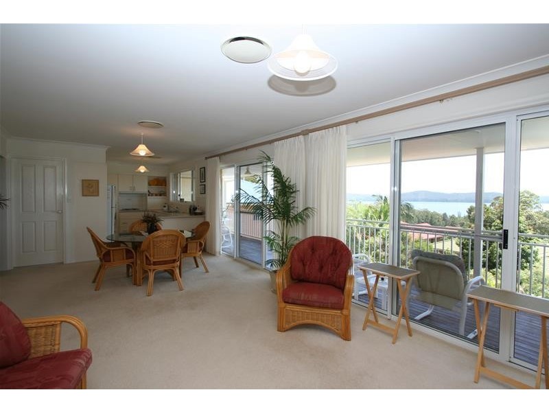 10 Black Swan Terrace, Laurieton NSW 2443