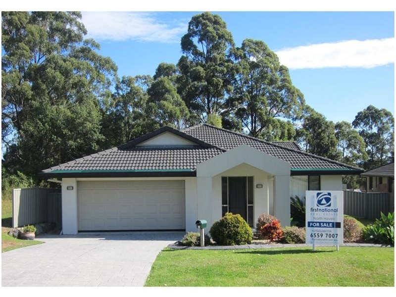 7 Laura Place, Laurieton NSW 2443