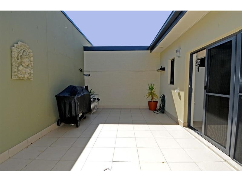 2/615 Ocean Drive, North Haven NSW 2443
