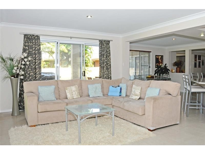 10 Prince of Wales Drive, Dunbogan NSW 2443