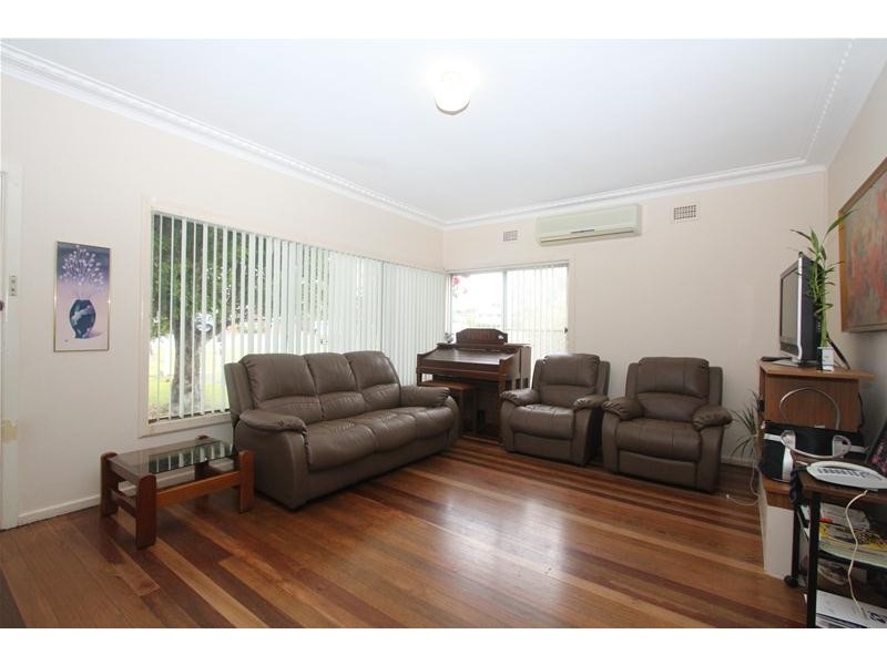 17 Lake Street, Laurieton NSW 2443