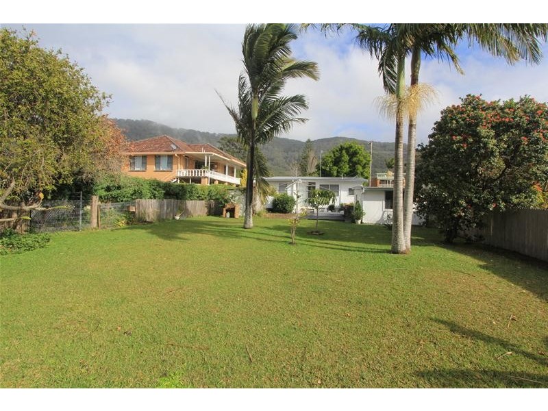 17 Lake Street, Laurieton NSW 2443