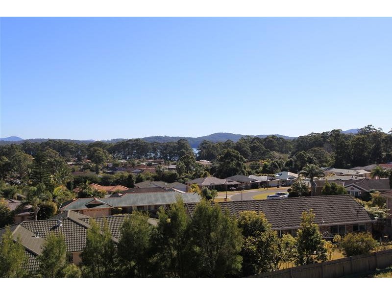 12 Admirals Circle, Laurieton NSW 2443