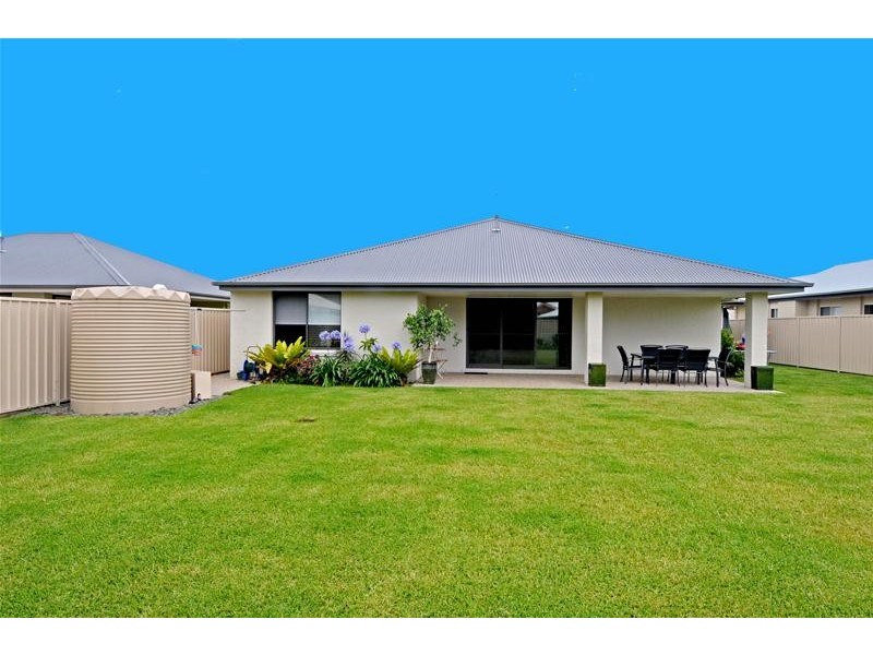 8 Magellan Place, Bonny Hills NSW 2445