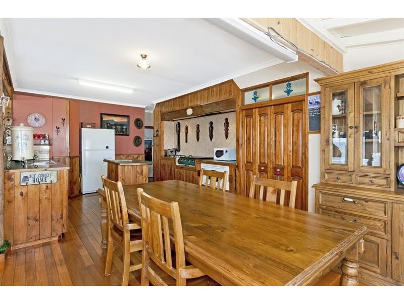 6 Lake Street, Laurieton NSW 2443