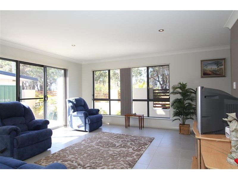 2/39 The Parade, North Haven NSW 2443