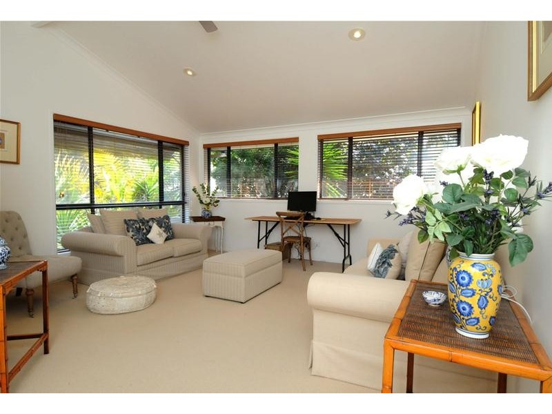 2 Tallarook Close, Dunbogan NSW 2443