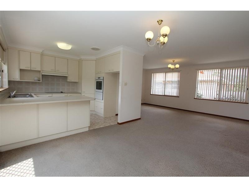 2/24 Edith Street, North Haven NSW 2443