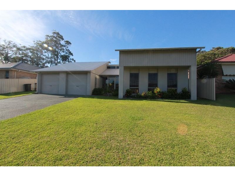 9 Hungerford Place, Bonny Hills NSW 2445