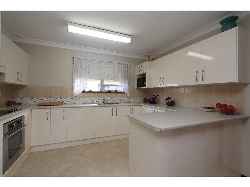8 Kew Road, Laurieton NSW 2443