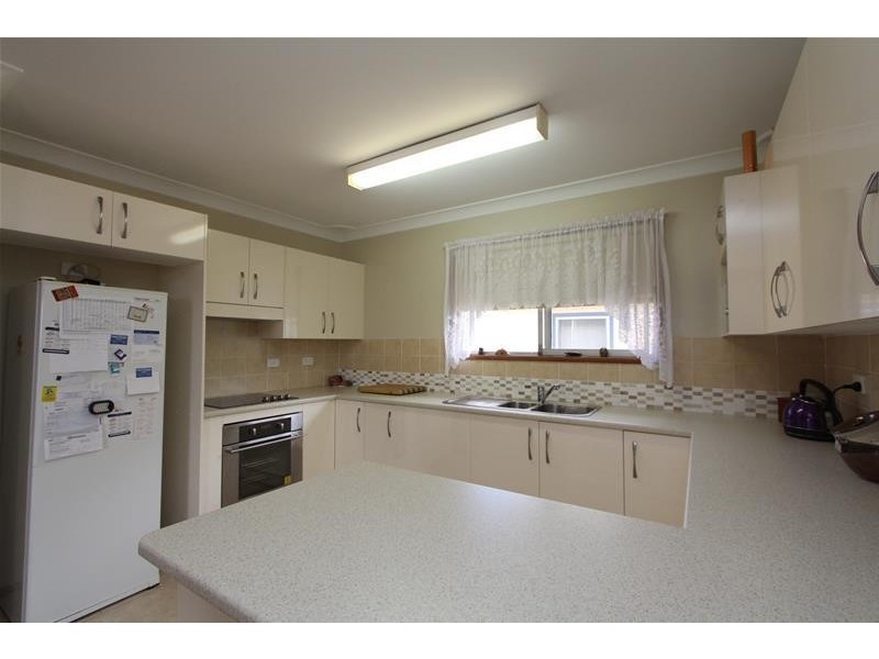 8 Kew Road, Laurieton NSW 2443
