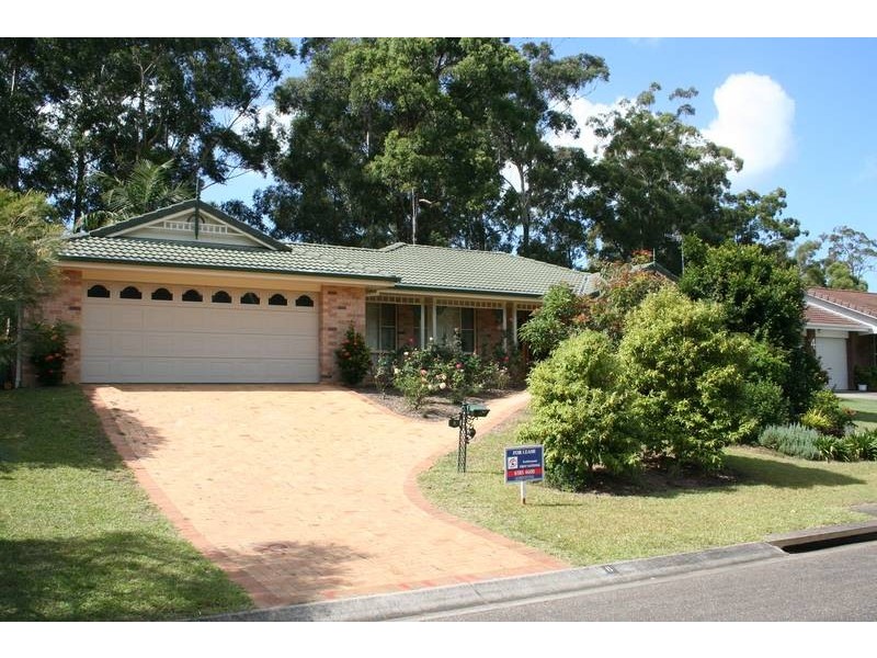 6 Lakeview Crescent, Laurieton NSW 2443