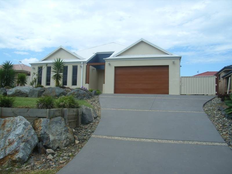 4 Resolution Place, Lake Cathie NSW 2445