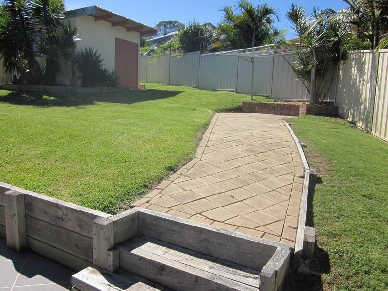 6 Dampier Court, Lake Cathie NSW 2445