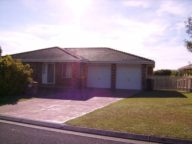 14 Explorers Way, Lake Cathie NSW 2445