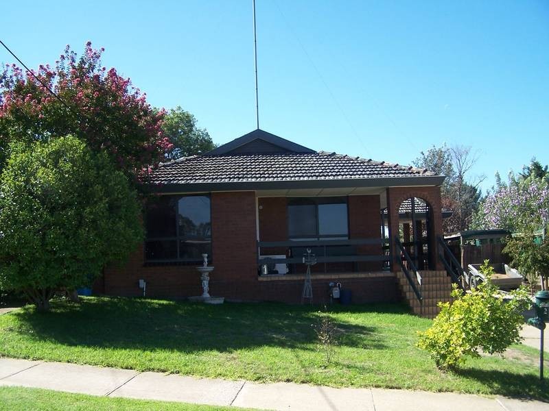 2 Priestley Crescent, Seymour VIC 3660