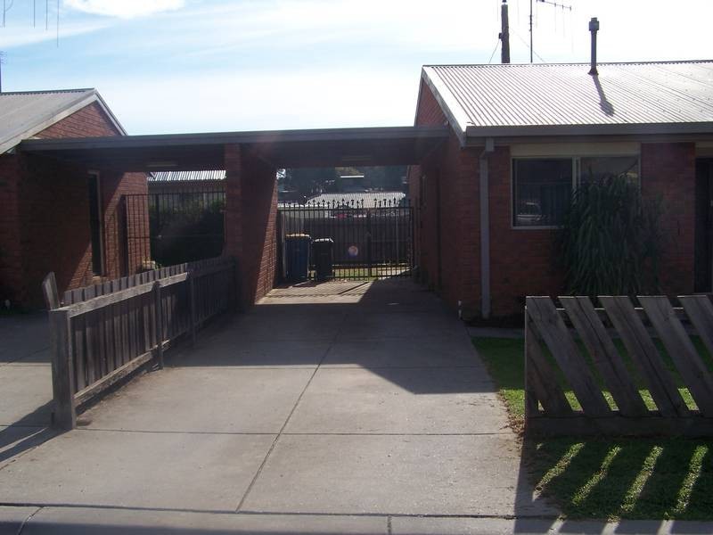 2/2 Mentor Street, Seymour VIC 3660