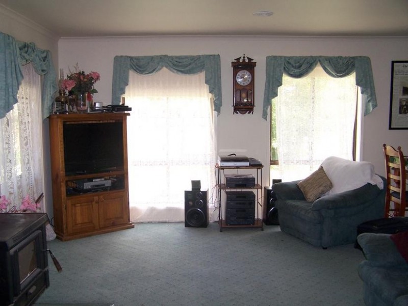 68 Highlands Road, Seymour VIC 3660