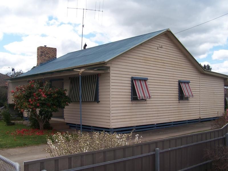 4 Oak Street, Seymour VIC 3660