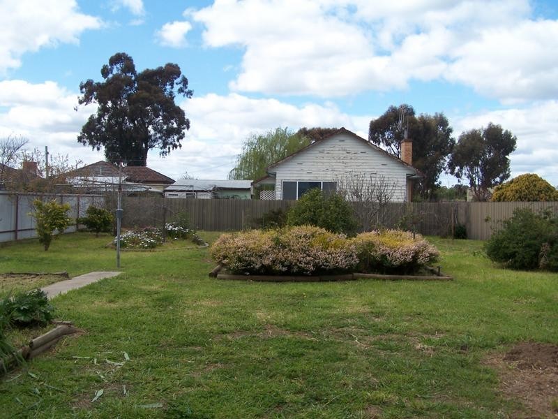 4 Oak Street, Seymour VIC 3660
