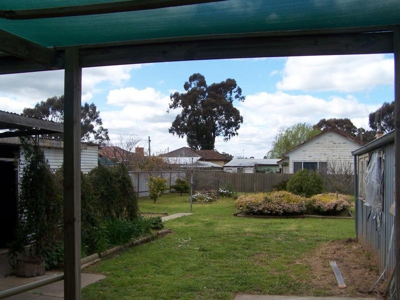 4 Oak Street, Seymour VIC 3660