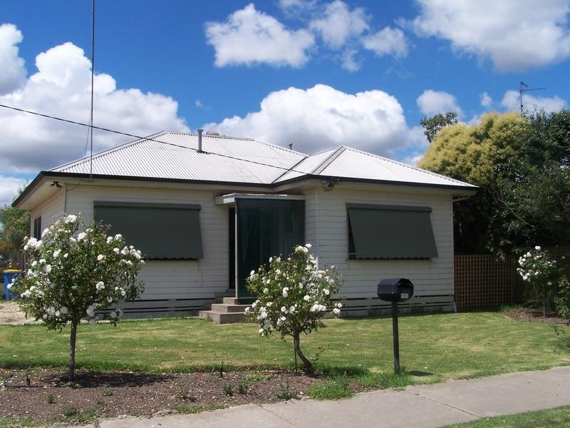 22 Oak Street, Seymour VIC 3660