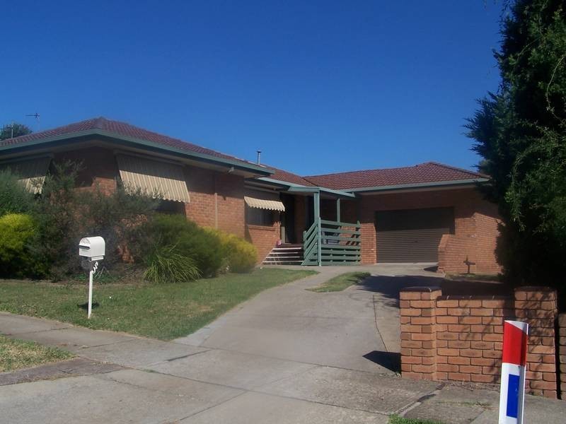 33 Webb Avenue, Seymour VIC 3660