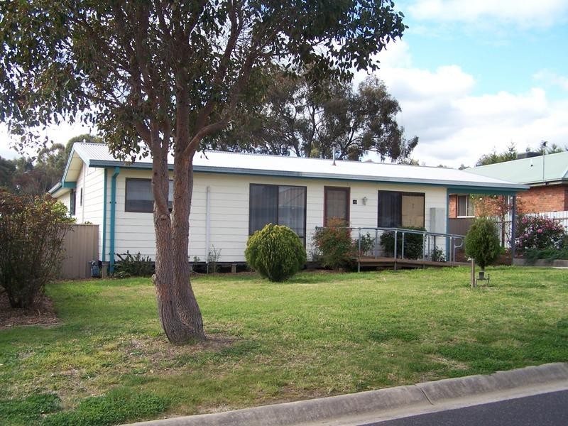 13 Hickey Court, Seymour VIC 3660