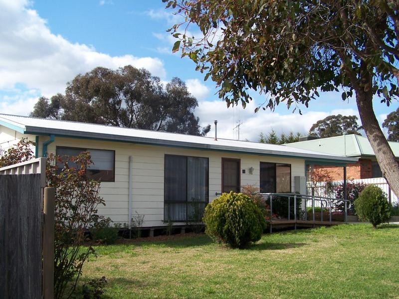 13 Hickey Court, Seymour VIC 3660