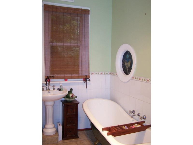 8 Tristan Street, Seymour VIC 3660